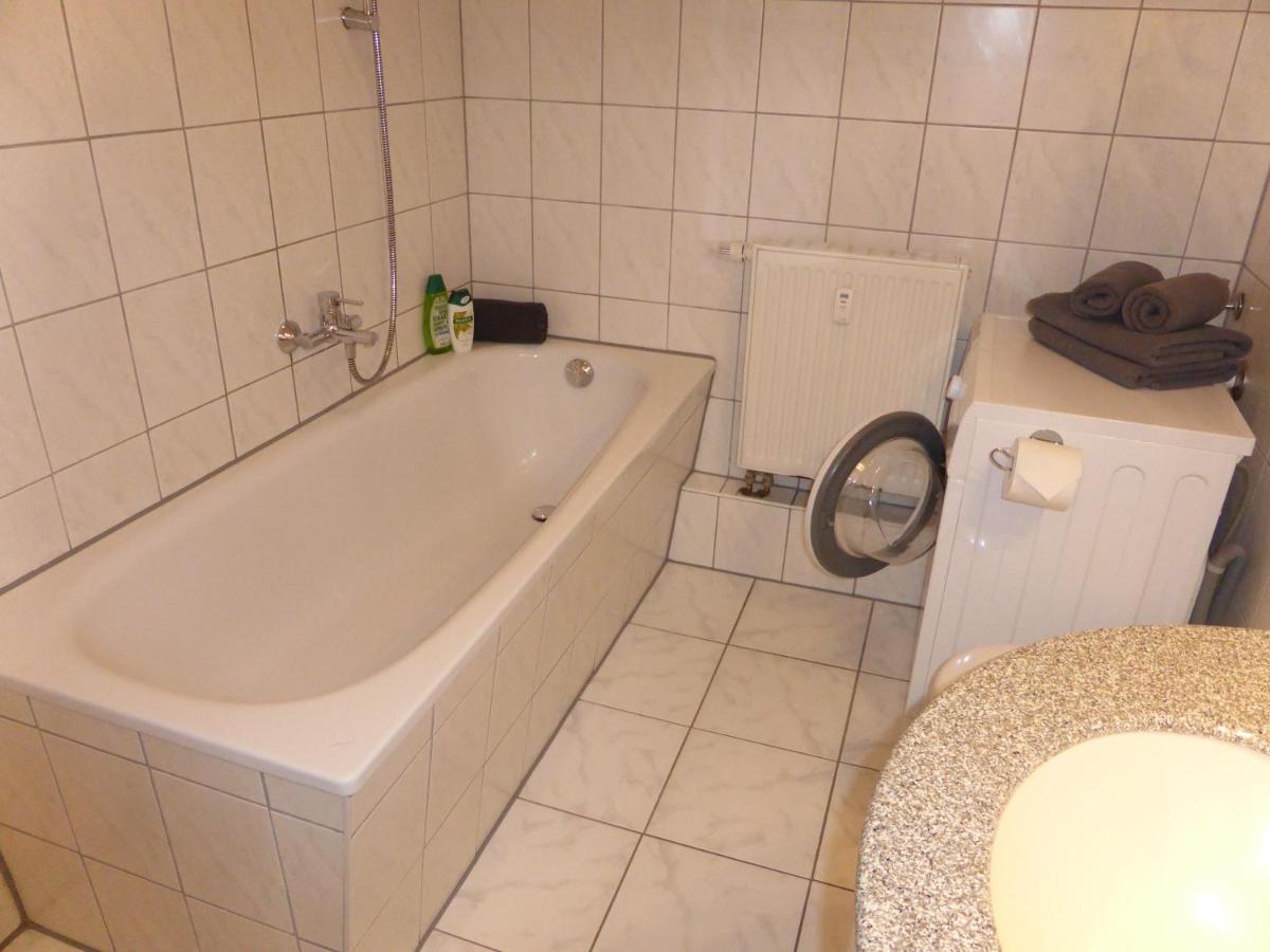 Ferienwohnung Friedrich Schiller, 2 Schlafzimmer, Balkon,Kostenloses Wifi, Naehe Zentrum, Jena Exterior foto